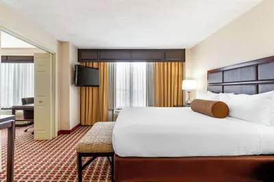 Photo 2 - Best Western Plus Grosvenor Airport Hotel