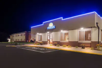 Photo 2 - Days Inn by Wyndham Newton