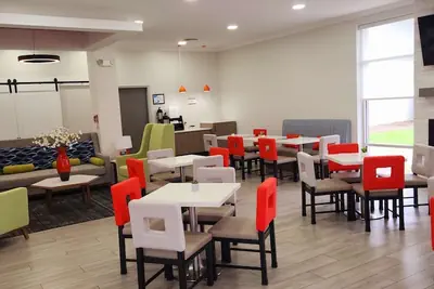 Photo 2 - Americas Best Value Inn & Suites Foley Gulf Shores