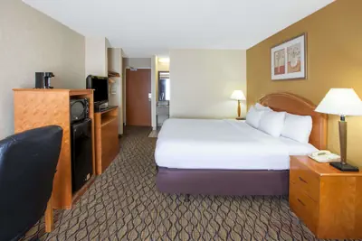 Photo 4 - Americas Best Value Inn Canton
