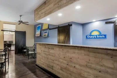 Photo 4 - Days Inn & Suites by Wyndham Lodi