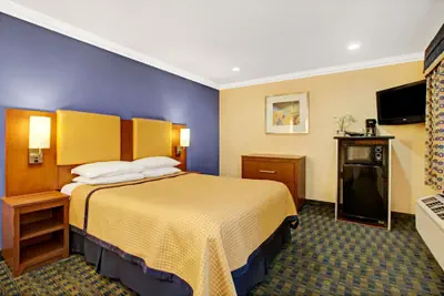 Photo 4 - Days Inn by Wyndham San Francisco - Lombard