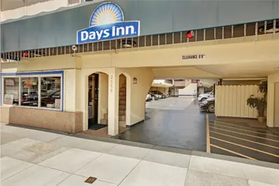 Photo 2 - Days Inn by Wyndham San Francisco - Lombard