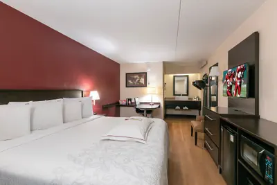 Photo 2 - Red Roof Inn PLUS+ Wilmington - Newark