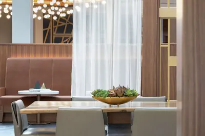 Photo 4 - DoubleTree by Hilton Hotel Newark Airport
