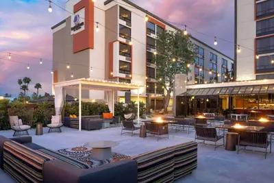Photo 2 - DoubleTree by Hilton Hotel San Bernardino