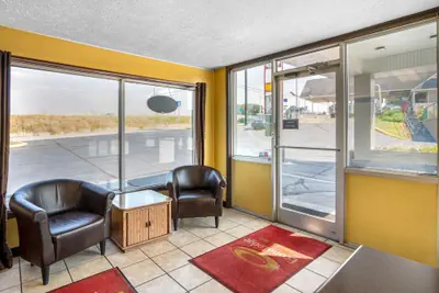 Photo 3 - Econo Lodge Rolla I-44 Exit 184 Near Missouri University of Science and Technology