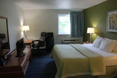Photo 4 - Days Inn & Suites by Wyndham Bridgeport - Clarksburg