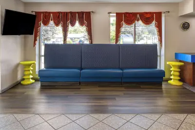 Photo 4 - Days Inn & Suites by Wyndham Albany