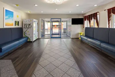 Photo 5 - Days Inn & Suites by Wyndham Albany