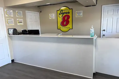Photo 4 - Super 8 by Wyndham Lumberton NC
