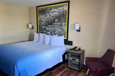 Photo 2 - Super 8 by Wyndham Lumberton NC