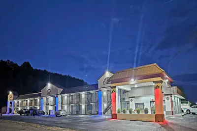 Photo 2 - Super 8 by Wyndham Marion NC