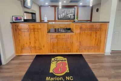 Photo 3 - Super 8 by Wyndham Marion NC