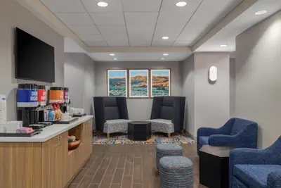Photo 3 - Hampton Inn Washington-Dulles Int'l Airport South