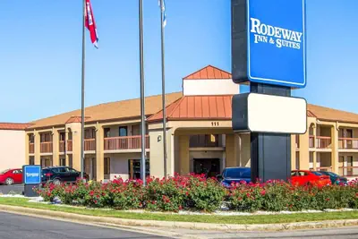 Photo 2 - Rodeway Inn & Suites Clarksville near Governors Square Mall