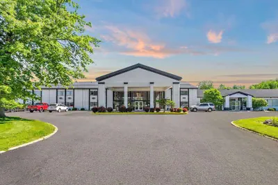 Photo 2 - Days Inn by Wyndham Erie