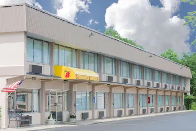 Photo 2 - Super 8 by Wyndham Ashland