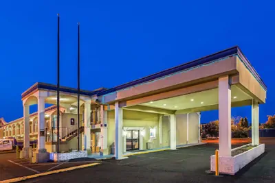 Photo 2 - Days Inn by Wyndham Ashland