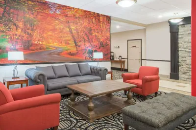 Photo 2 - Ramada by Wyndham Cumberland Downtown