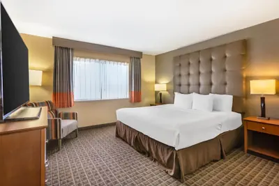 Photo 2 - Best Western Plus Scottsdale Thunderbird Suites