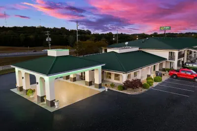 Photo 2 - Quality Inn Dandridge