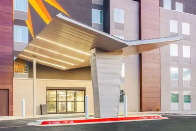Photo 2 - La Quinta Inn & Suites by Wyndham Lubbock West Medical Centr