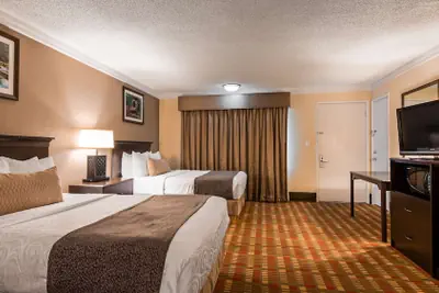 Photo 5 - Best Western Garden Villa Inn