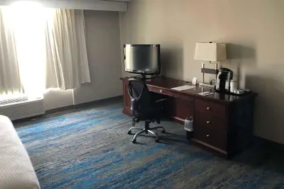 Photo 2 - Ramada by Wyndham Cleveland Independence