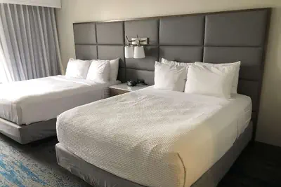 Photo 3 - Ramada by Wyndham Cleveland Independence