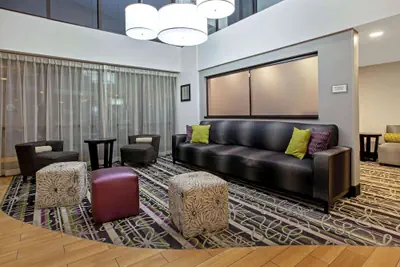 Photo 5 - La Quinta Inn & Suites by Wyndham Detroit Metro Airport
