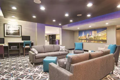 Photo 5 - La Quinta Inn & Suites by Wyndham Cleveland Airport West