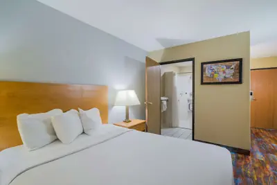 Photo 5 - Americas Best Value Inn Fargo