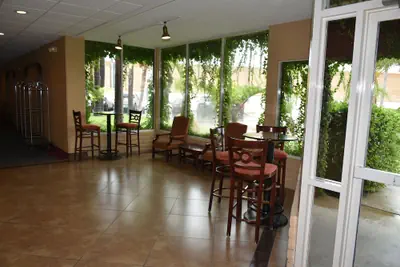 Photo 4 - Ontario Airport Inn