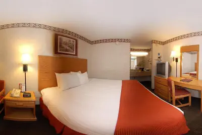 Photo 5 - Days Inn by Wyndham Columbus Fairgrounds