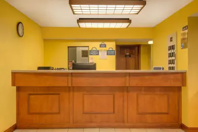 Photo 3 - Days Inn by Wyndham Columbus Fairgrounds