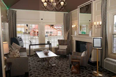 Photo 3 - Wingate by Wyndham Bellingham Heritage Inn