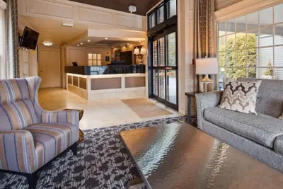 Photo 5 - Wingate by Wyndham Bellingham Heritage Inn