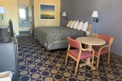 Photo 5 - Days Inn by Wyndham Byron