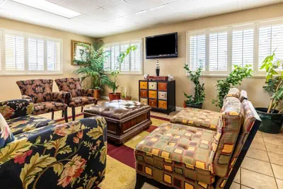 Photo 5 - Econo Lodge Knoxville West - Turkey Creek