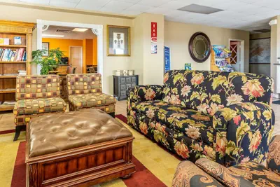 Photo 4 - Econo Lodge Knoxville West - Turkey Creek
