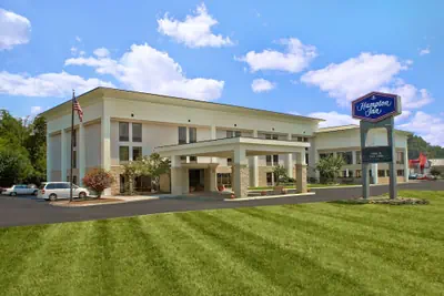 Photo 2 - Hampton Inn Sevierville