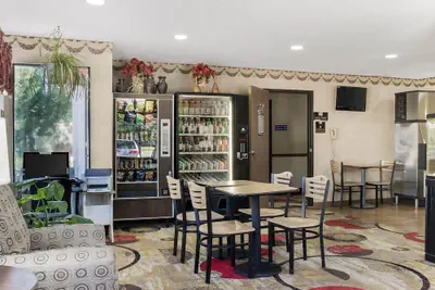 Photo 5 - Econo Lodge Grand Forks near University