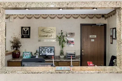 Photo 4 - Econo Lodge Grand Forks near University