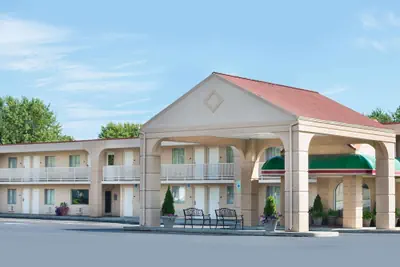Photo 2 - Baymont by Wyndham Sandusky