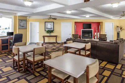 Photo 2 - Econo Lodge Byron near Historic District - Warner Robins