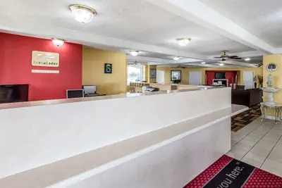 Photo 3 - Econo Lodge Byron near Historic District - Warner Robins
