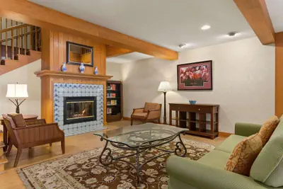 Photo 3 - Country Inn & Suites by Radisson, Holland, MI