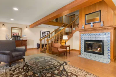 Photo 4 - Country Inn & Suites by Radisson, Holland, MI