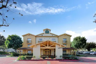 Photo 2 - La Quinta Inn & Suites by Wyndham Irvine Spectrum